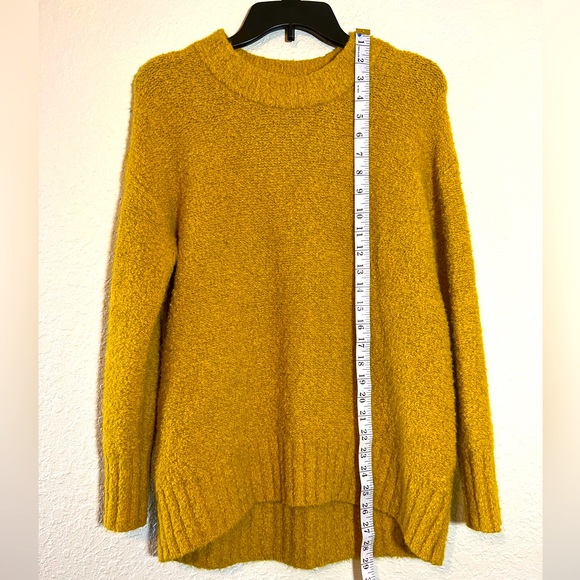 Old Navy Women's Cozy Oversized Boucle Crew-Neck Sweater Long Sleeve Yellow XS - Picture 2 of 3